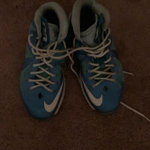 Nike lebrons size 8 men’s